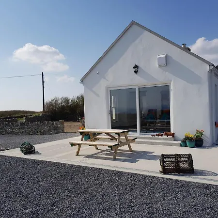 Holiday home The Coral Doolin